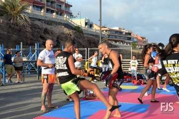 Exhibición del Club Kick Boxing en el muelle de Melenara (Foto Francisco Javier Santana)
